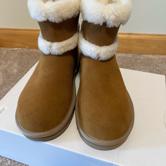 Koolaburra by UGG Tan Boots with Cream Fur - Picture 4 of 6